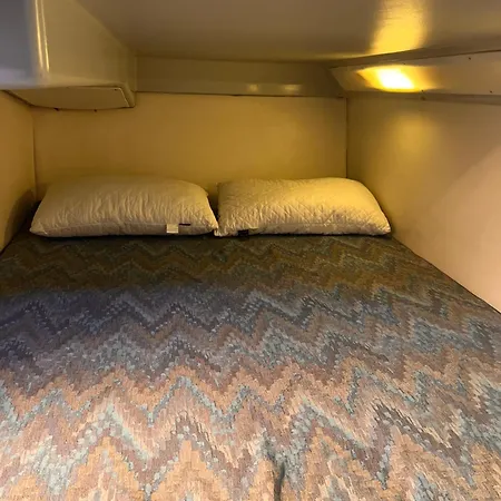 Ботель Location Антіб