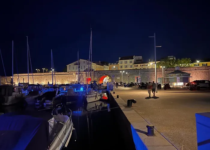 Hotel na wodzie Location